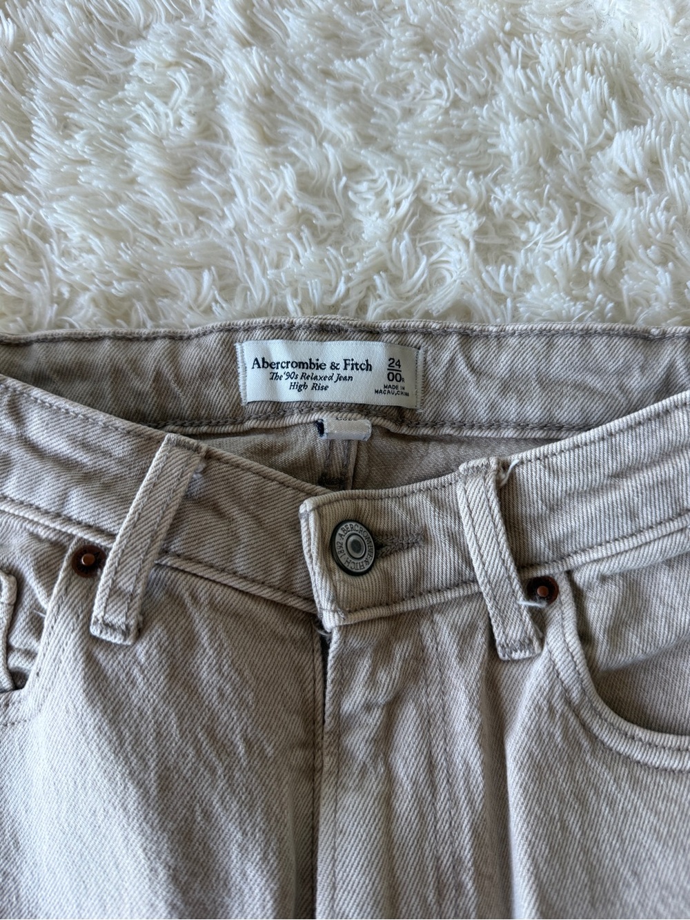 Abercrombie & Fitch High-Rise Jeans in Light Taupe